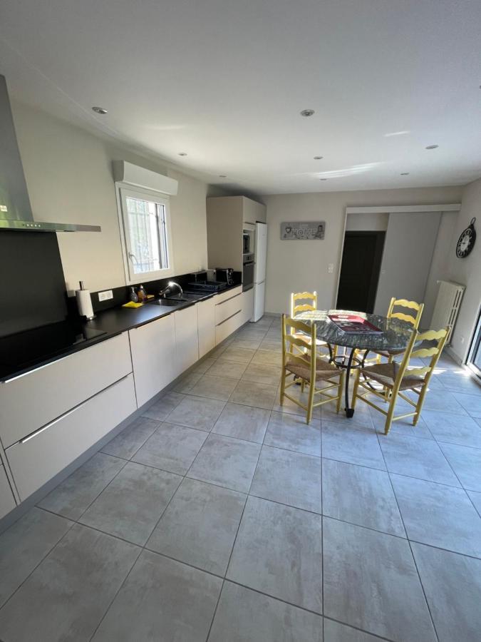 Petite Maison Pres Du Centre LʼIsle-sur-la-Sorgue Exteriör bild